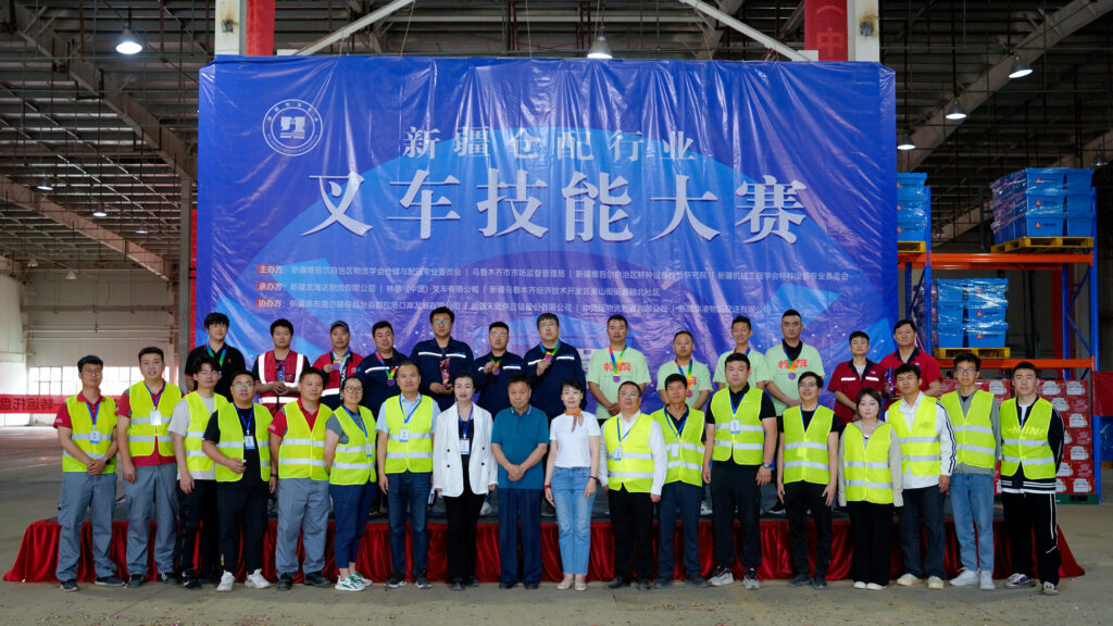 2024年新疆仓配行业叉车技能巅峰对决： 安全与效率并重，工匠精神闪耀赛场