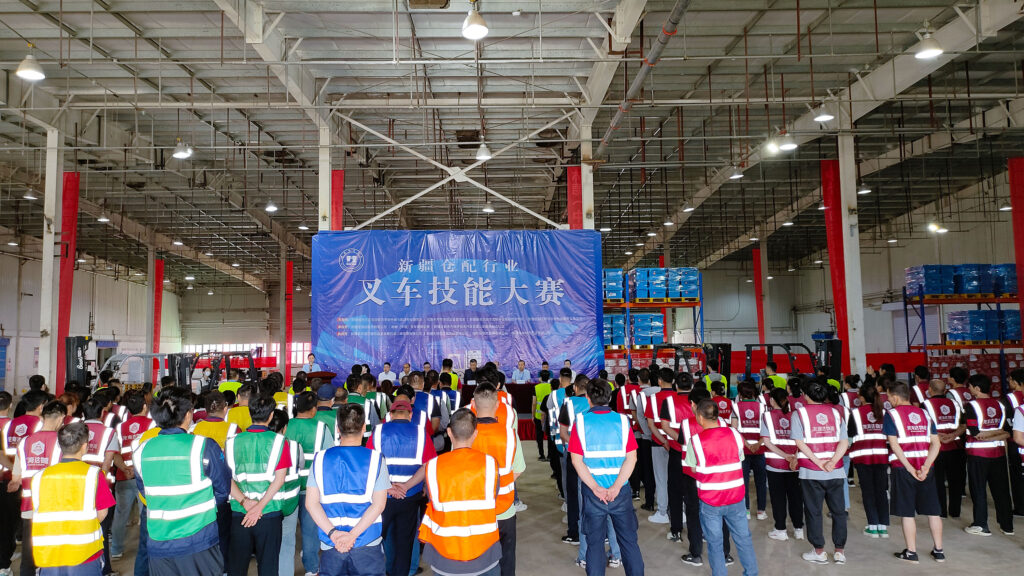 2024年新疆仓配行业叉车技能巅峰对决： 安全与效率并重，工匠精神闪耀赛场