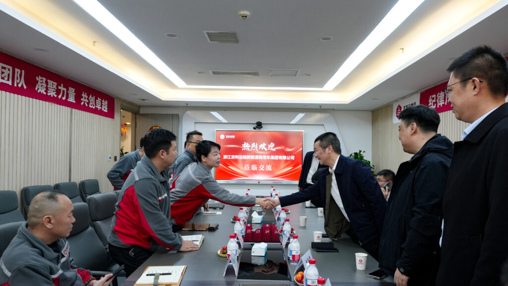吉利商用车集团莅临龙海达物流进行交流